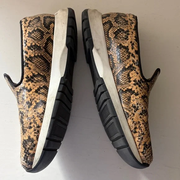 Aquatalia embossed leather sneakers - Picture 6 of 11